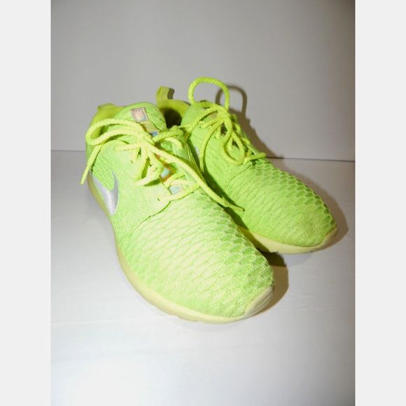 Size 7.5 Women's Nike Roshe NM Flyknit in Volt Green - Picture 4 of 10